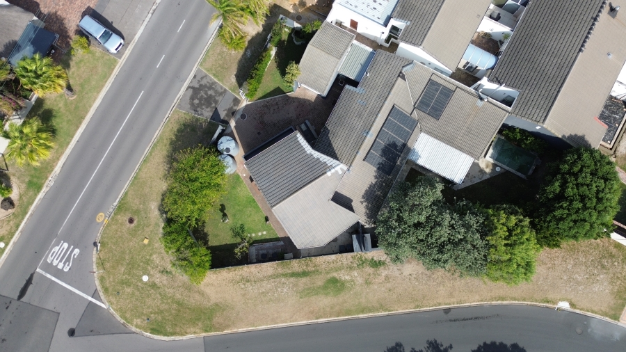 4 Bedroom Property for Sale in Waves Edge Western Cape